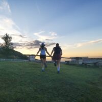Kartfahren, Wandern, Surfen und Baden in der Traun bei Ebensee..