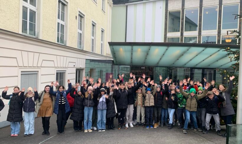 Theaterbesuch 2. Klassen Theaterbesuch 2. Klassen