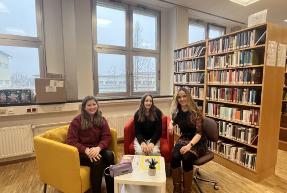 Die multilinguale, -mediale und -kulturelle Schulbibliothek