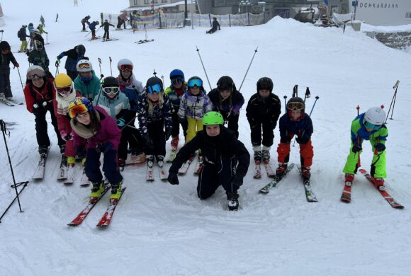„Groß für Klein“ am Ski- bzw. Gemeinschaftstag der 1. und 2. Klassen – ein unvergessliches Erlebnis