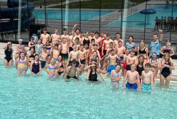 Schwimmtraining mit der Volksschule St. Georgen am Ybbsfelde Schwimmtraining mit der Volksschule St. Georgen am Ybbsfelde