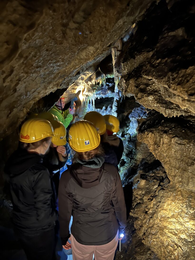 Helm auf, Taschenlampe an – Speläologen unterwegs durch die Ötscher-Tropfsteinhöhle