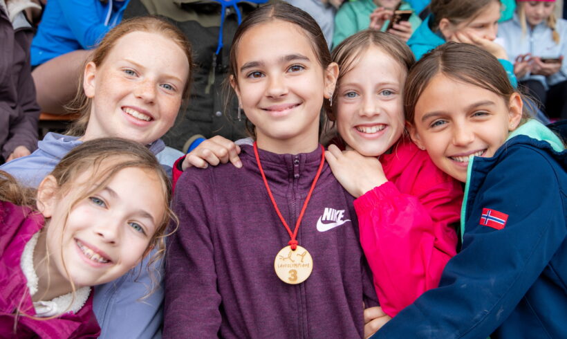 Über 100 Teilnehmerinnen und Teilnehmer unserer Schule bei der Laufolympiade! Über 100 Teilnehmerinnen und Teilnehmer unserer Schule bei der Laufolympiade!
