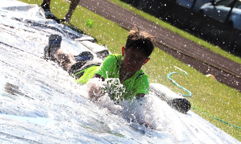 Schmutzig und nass? Egal – voller Einsatz beim Mud Masters! Schmutzig und nass? Egal – voller Einsatz beim Mud Masters!