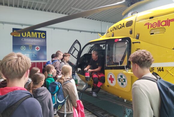 Erlebnisreicher Wandertag der 4CD mit Besichtigung des Christophorus-15-Stützpunktes