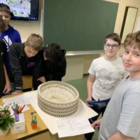 Spielerisch Latein lernen: Die 3. Klassen entdecken die Welt der Römer