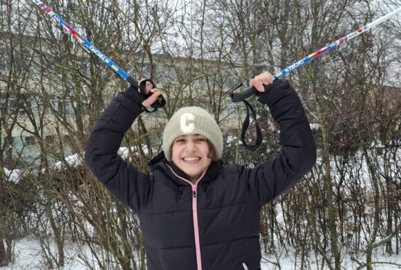 Spuren im Schnee – Langlaufen am Sportplatz