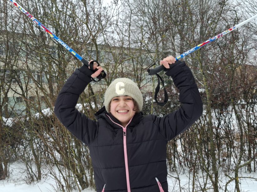 Spuren im Schnee – Langlaufen am Sportplatz