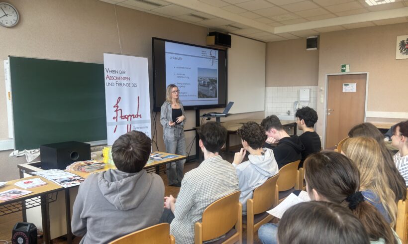 AbsolventInnen informieren über Studieneinstieg AbsolventInnen informieren über Studieneinstieg