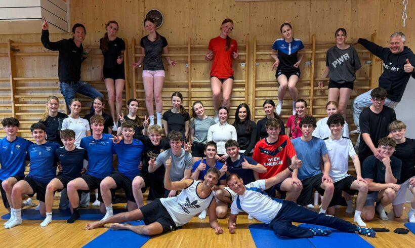 Zukünftige SportinstruktorInnen starten in Ausbildung!