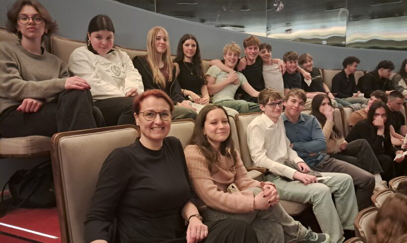 Theaterbesuch der 7. Klassen