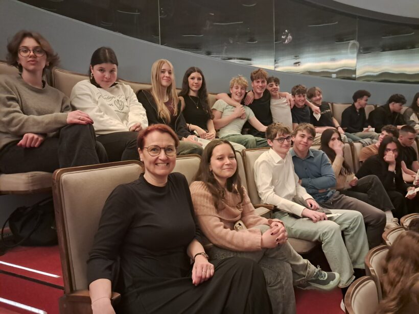 Theaterbesuch der 7. Klassen