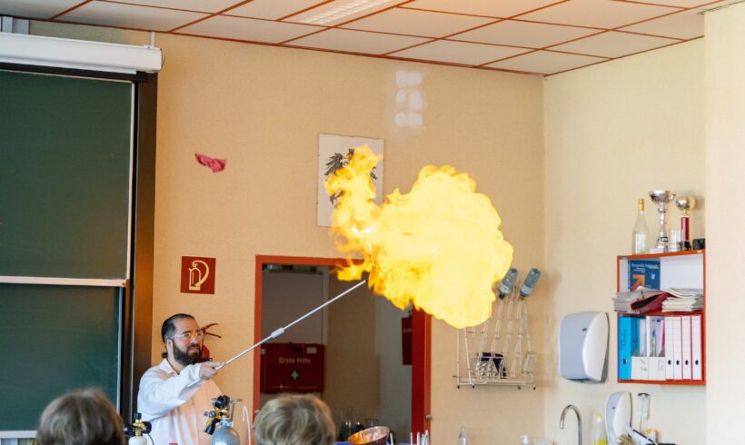 Ist da Chemie drinnen? – Ja, natürlich! Ist da Chemie drinnen? – Ja, natürlich!
