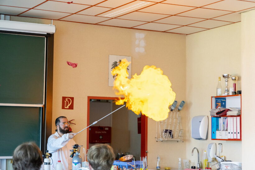 Ist da Chemie drinnen? – Ja, natürlich! Ist da Chemie drinnen? – Ja, natürlich!